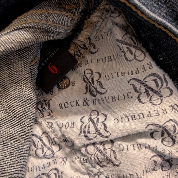Rock & Republic Berlin Dark Blue Jeans Faded Embossed Size 6 Women's - Picture 4 of 5